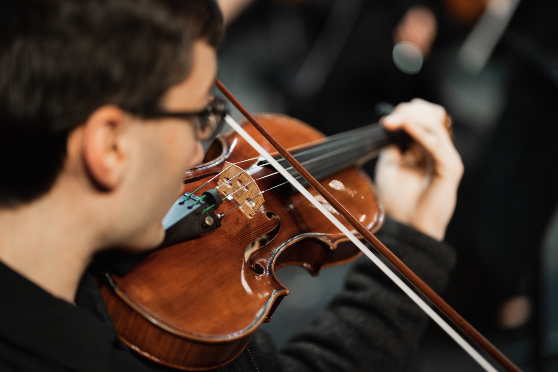 NoCoYO violinist performing